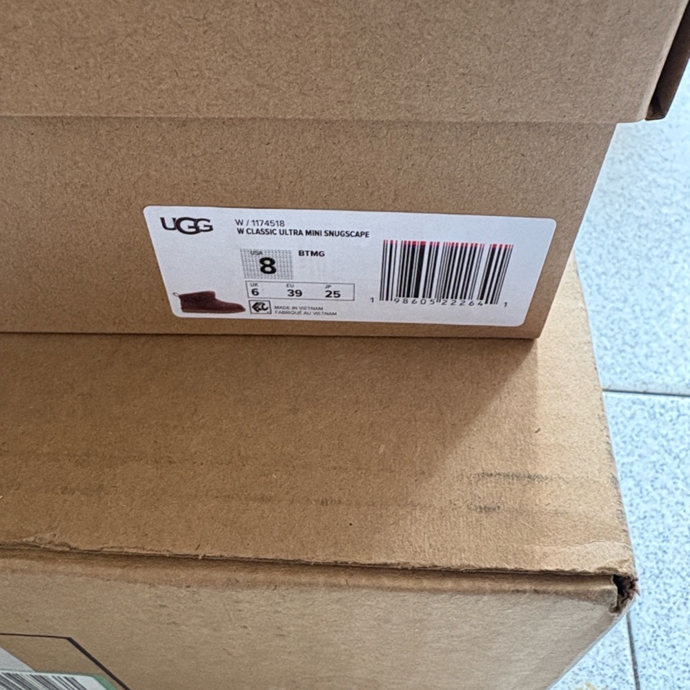 UGG Ultra Snugscape Mini Boots - Picture 16 of 16